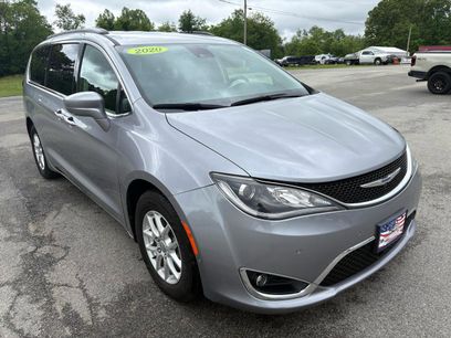 Used 2020 Chrysler Pacifica Touring w/ Advanced Safetytec Group