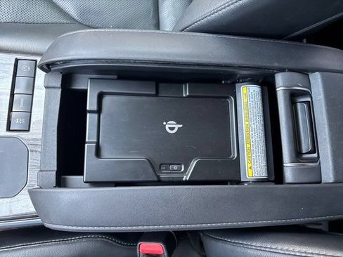 Used 2020 Toyota Highlander Limited FWD image 41