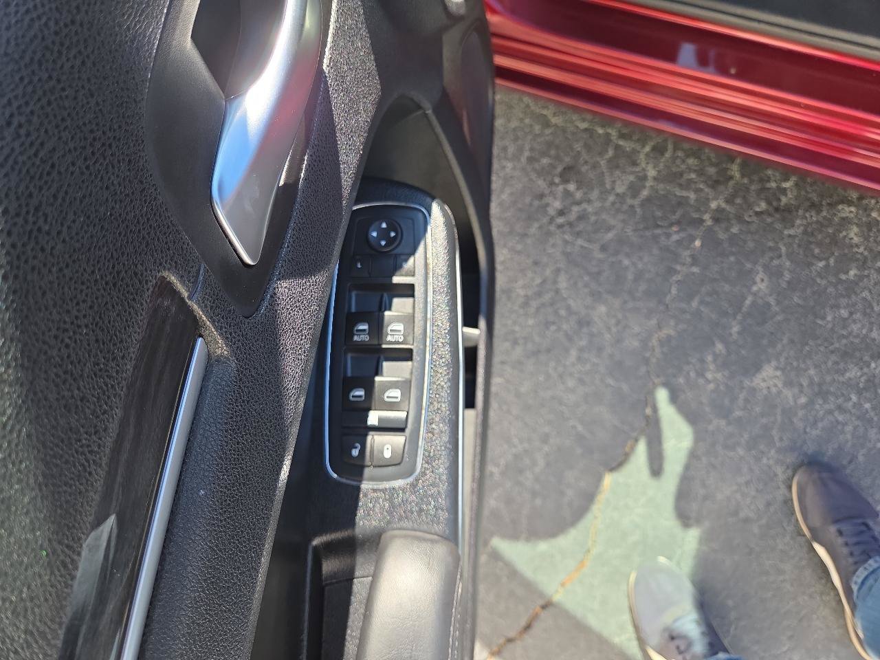 Used 2016 Chrysler 300 Limited RWD image 7