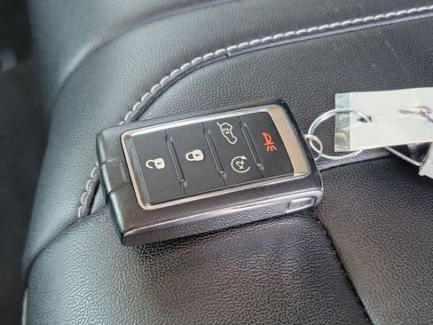 Used 2023 Jeep Grand Cherokee Limited image 31