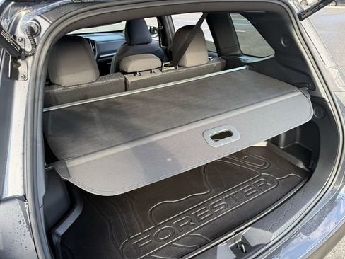 Used 2025 Subaru Forester Premium image 31