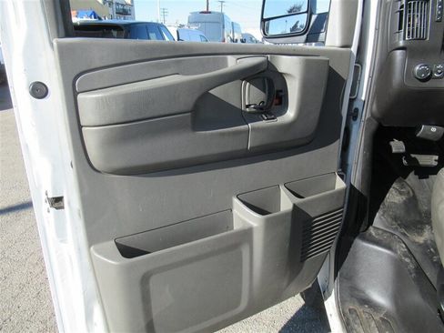 Used 2014 Chevrolet Express 2500 image 12