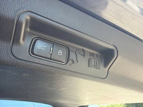 Used 2020 Ford Explorer Limited w/ Class III Trailer Tow Package RWD image 18