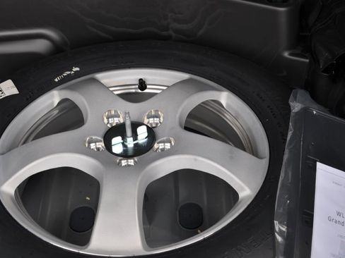 Used 2024 Jeep Grand Cherokee Limited image 19