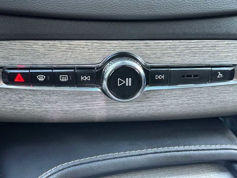 Certified 2024 Volvo XC90 T8 Ultimate w/ Protection Package Premier image 30