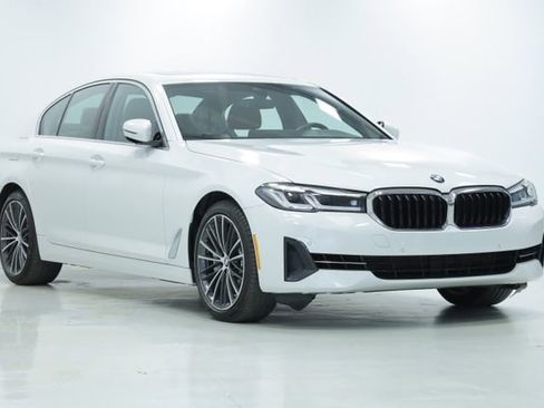 Used 2023 BMW 540i w/ Convenience Package image 3