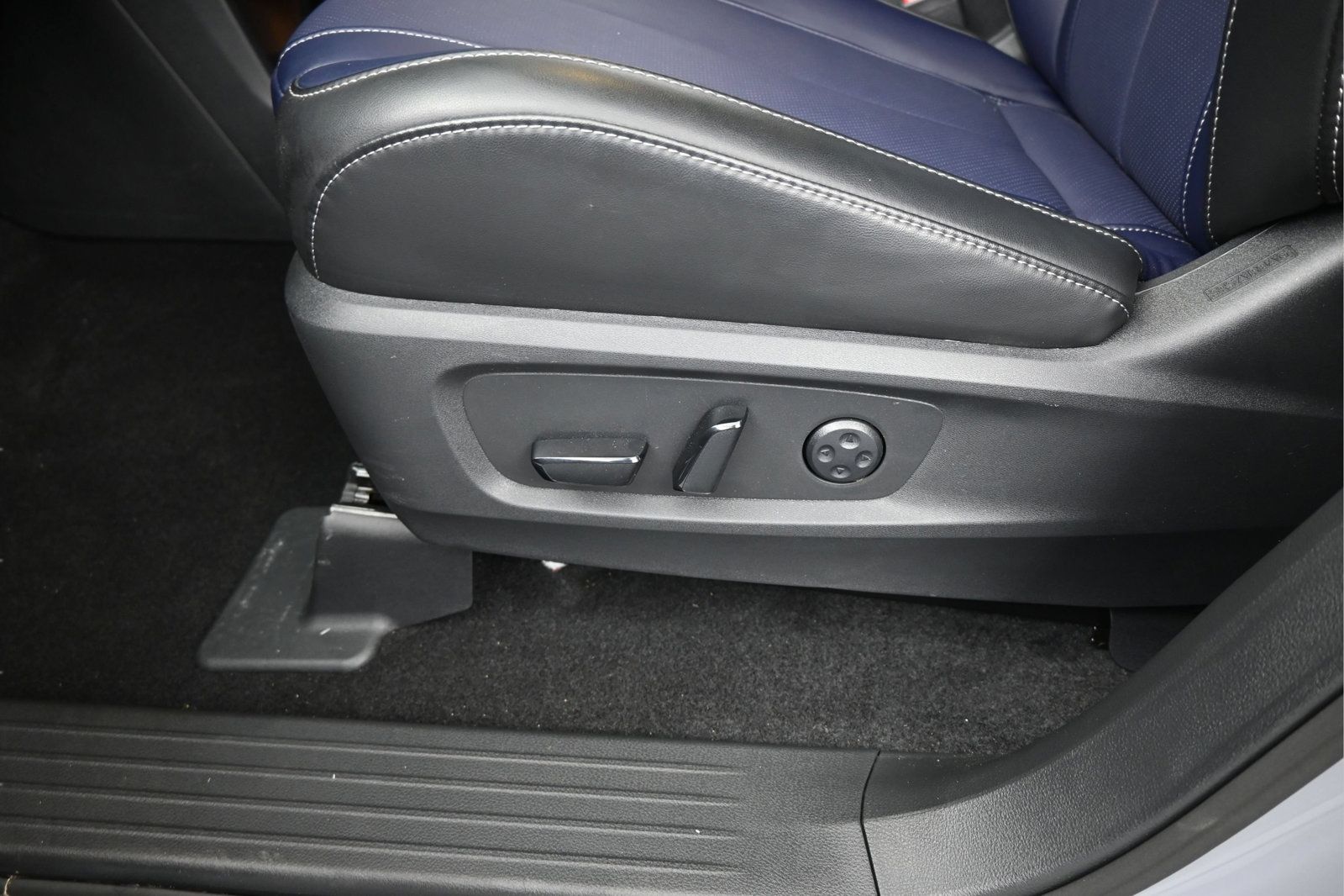 Used 2026 INFINITI QX60 Sport w/ Dark Cargo Package AWD/4WD image 10