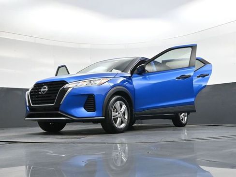 Used 2022 Nissan Kicks S image 41