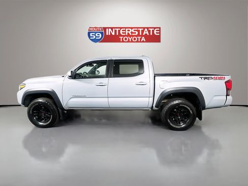 Used 2018 Toyota Tacoma TRD Off-Road w/ Technology Package AWD/4WD image 4