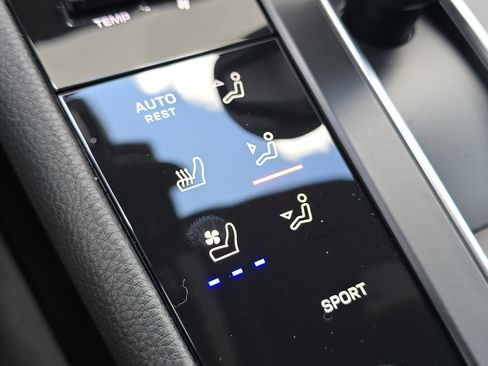 Certified 2025 Porsche Macan image 27