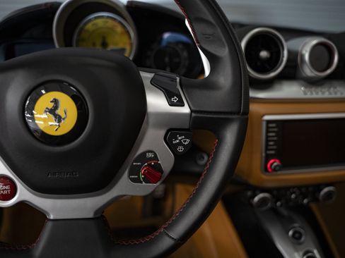 Used 2016 Ferrari California T RWD image 42