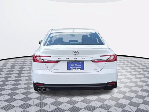 Used 2025 Toyota Camry SE FWD image 5