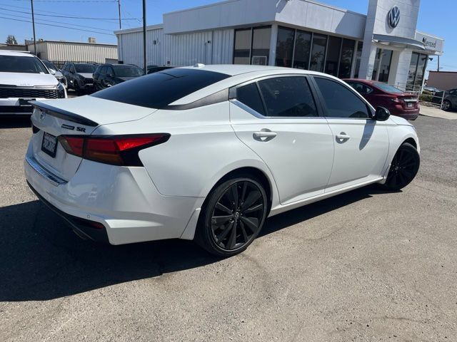 Used 2022 Nissan Altima 2.5 SR w/ Midnight Edition Package FWD image 6