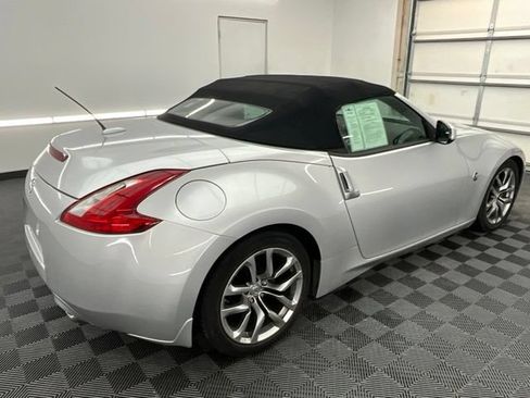 Used 2010 Nissan 370Z Touring RWD image 18