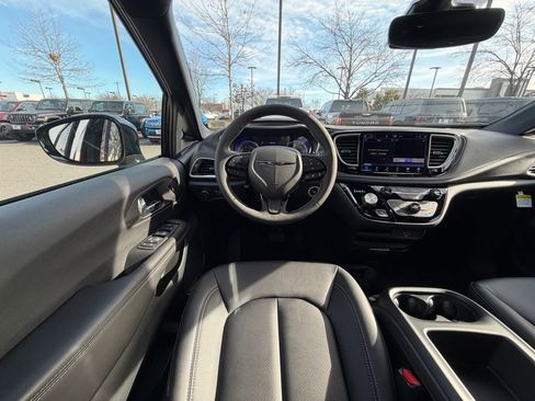 New 2026 Chrysler Pacifica Select w/ S Appearance Package FWD image 14