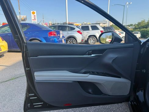 Used 2020 Toyota Camry LE AWD/4WD image 12