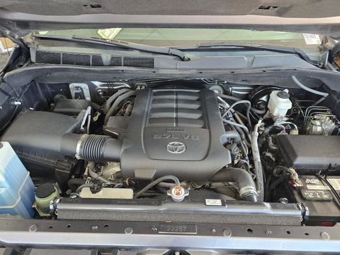 Used 2018 Toyota Tundra SR5 AWD/4WD image 9