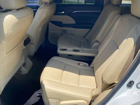Used 2016 Toyota Highlander Limited Platinum FWD image 9