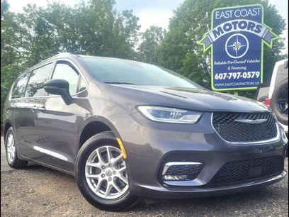 Used 2021 Chrysler Pacifica Touring-L w/ Uconnect Theater Family Group