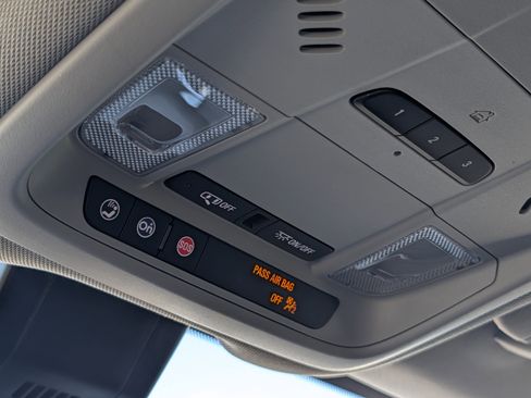 Used 2022 Chevrolet Equinox Premier image 30