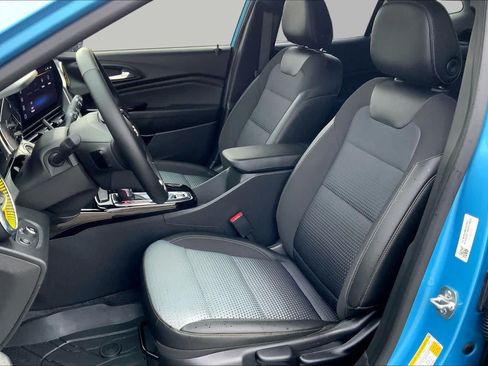 Used 2025 Chevrolet Trax LT w/ Driver Confidence Package FWD image 8