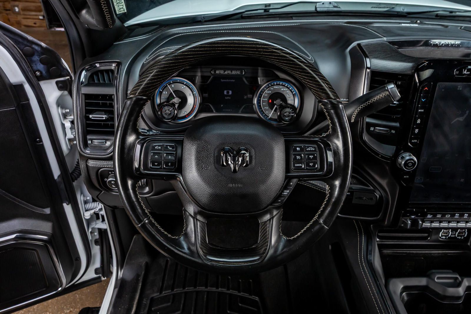 Used 2022 RAM 3500 Limited AWD/4WD image 18