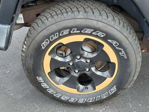 Used 2014 Jeep Wrangler Unlimited Sahara image 7