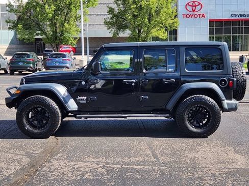 Used 2019 Jeep Wrangler Unlimited Sport S AWD/4WD image 3