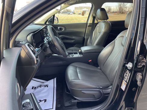 Used 2023 Kia Sorento LX image 8
