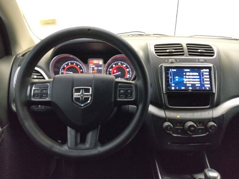 Used 2019 Dodge Journey SE image 22