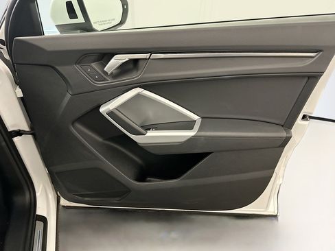 Used 2024 Audi Q3 2.0T Premium image 34