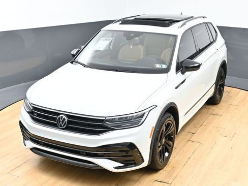 Used 2024 Volkswagen Tiguan SE R-Line AWD/4WD image 46
