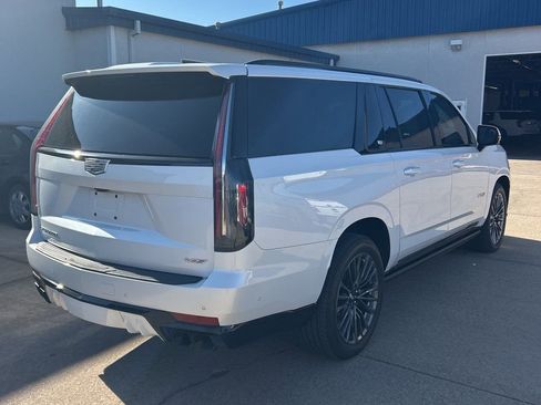 Used 2023 Cadillac Escalade ESV V image 7