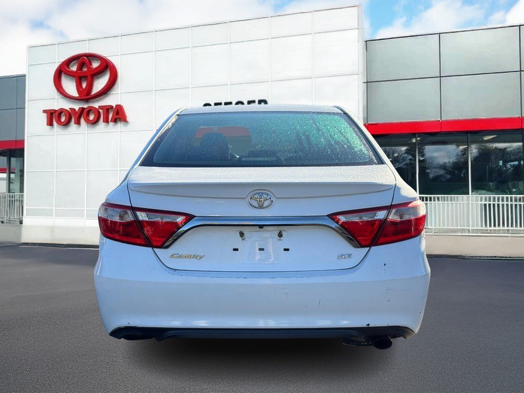 Used 2015 Toyota Camry SE FWD image 5