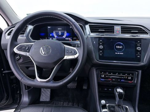 Used 2022 Volkswagen Tiguan SE FWD image 6