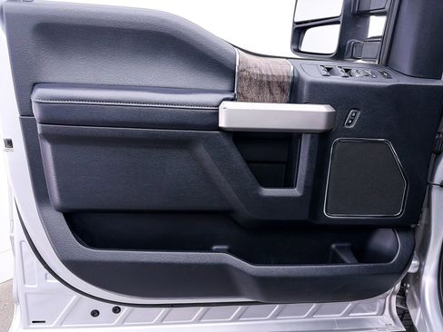 Used 2019 Ford F250 Lariat w/ FX4 Off-Road Package AWD/4WD image 13
