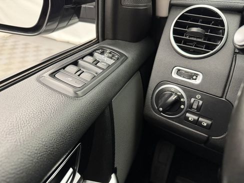 Used 2016 Land Rover LR4 HSE Silver Edition AWD/4WD image 13