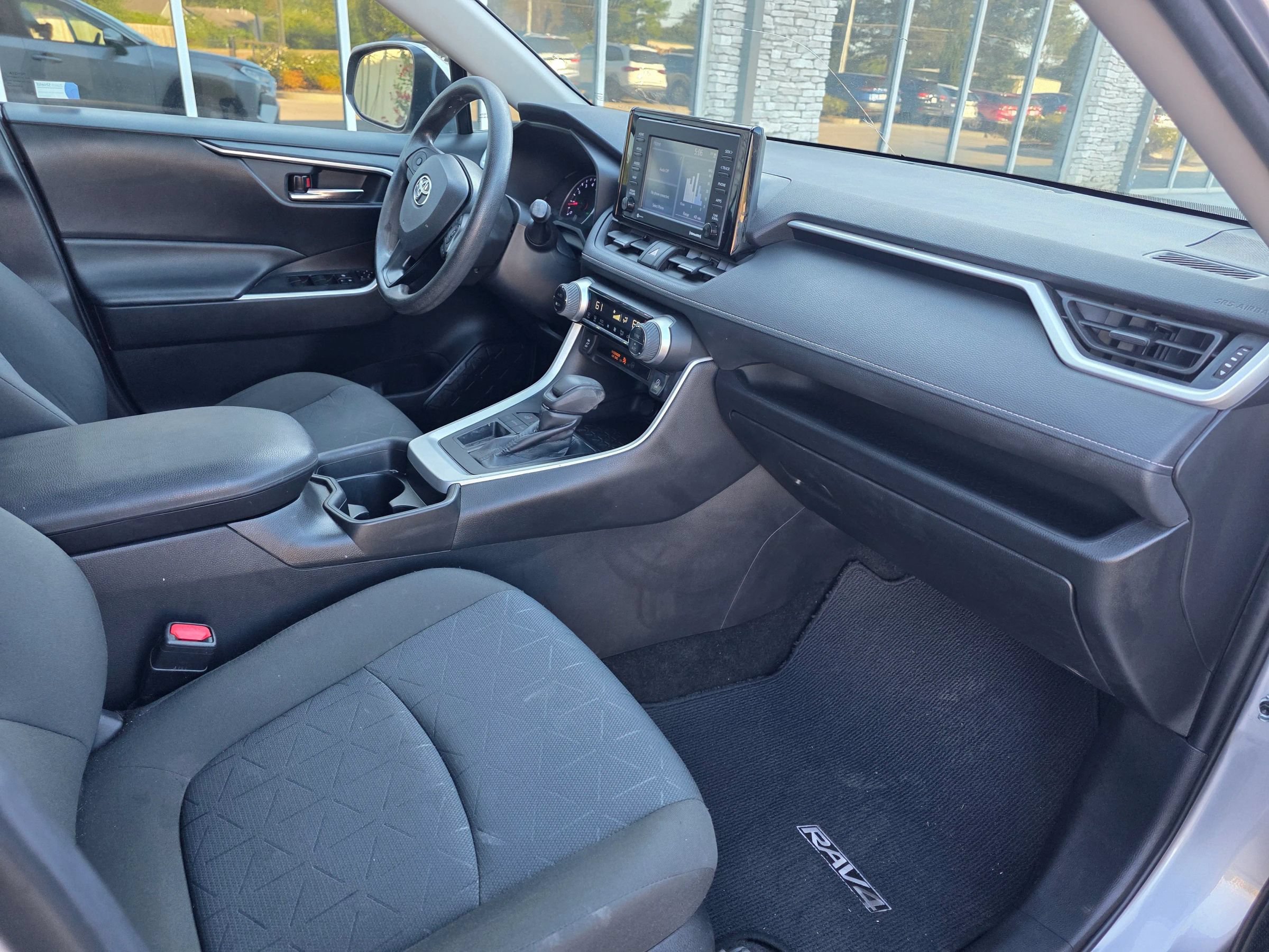 Used 2021 Toyota RAV4 XLE w/ Convenience Package FWD image 6
