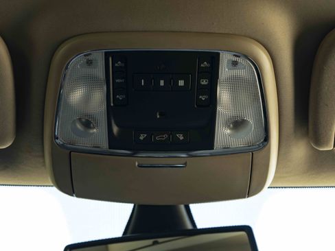 Used 2011 Jeep Grand Cherokee Overland AWD/4WD image 33