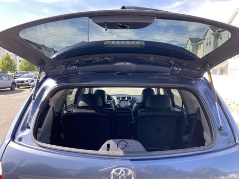 Used 2012 Toyota Highlander Limited w/ Tow Pkg AWD/4WD image 36
