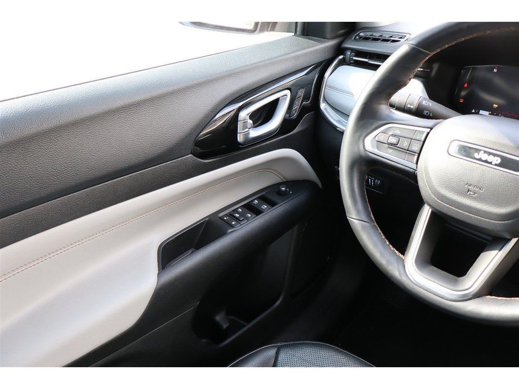Used 2022 Jeep Compass Limited w/ Elite Group AWD/4WD image 16