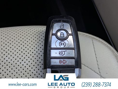 Used 2018 Ford Expedition Platinum RWD image 32