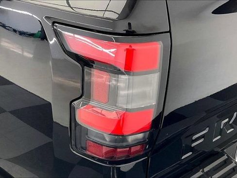 Used 2022 Nissan Frontier SV AWD/4WD image 29