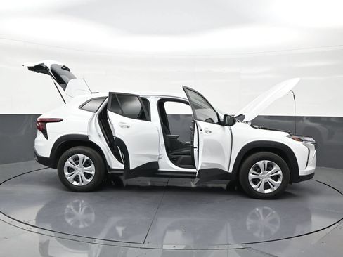 Used 2026 Chevrolet Trax LS FWD image 29