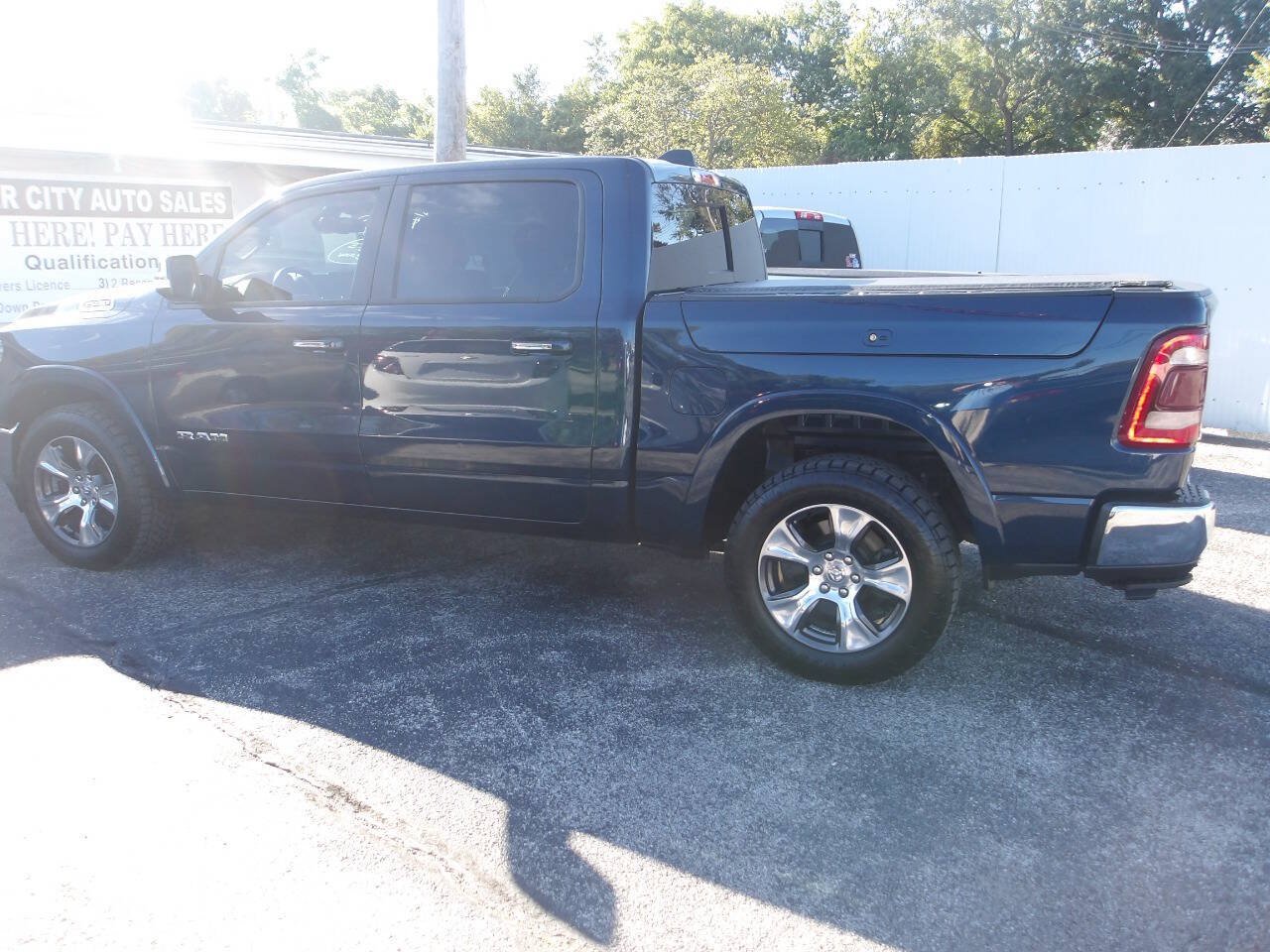 Used 2019 RAM 1500 Laramie AWD/4WD image 4