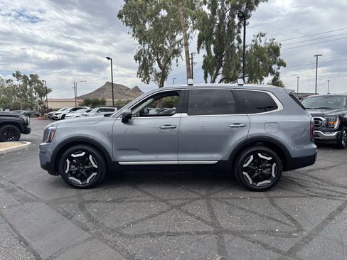 Used 2023 Kia Telluride EX w/ EX Captain's Chair Package AWD/4WD image 5
