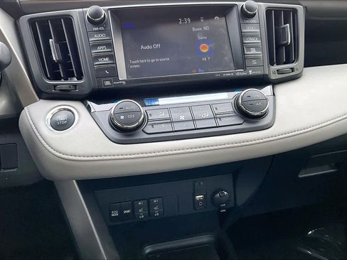 Used 2018 Toyota RAV4 Limited image 34