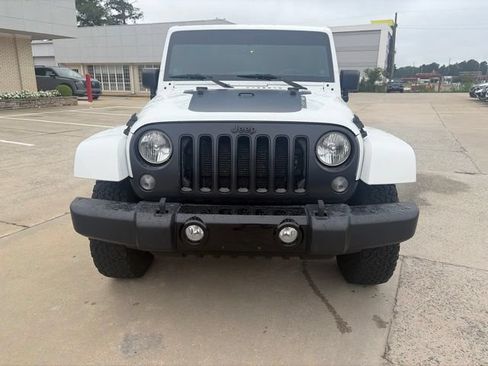 Used 2014 Jeep Wrangler Unlimited Sahara AWD/4WD image 3
