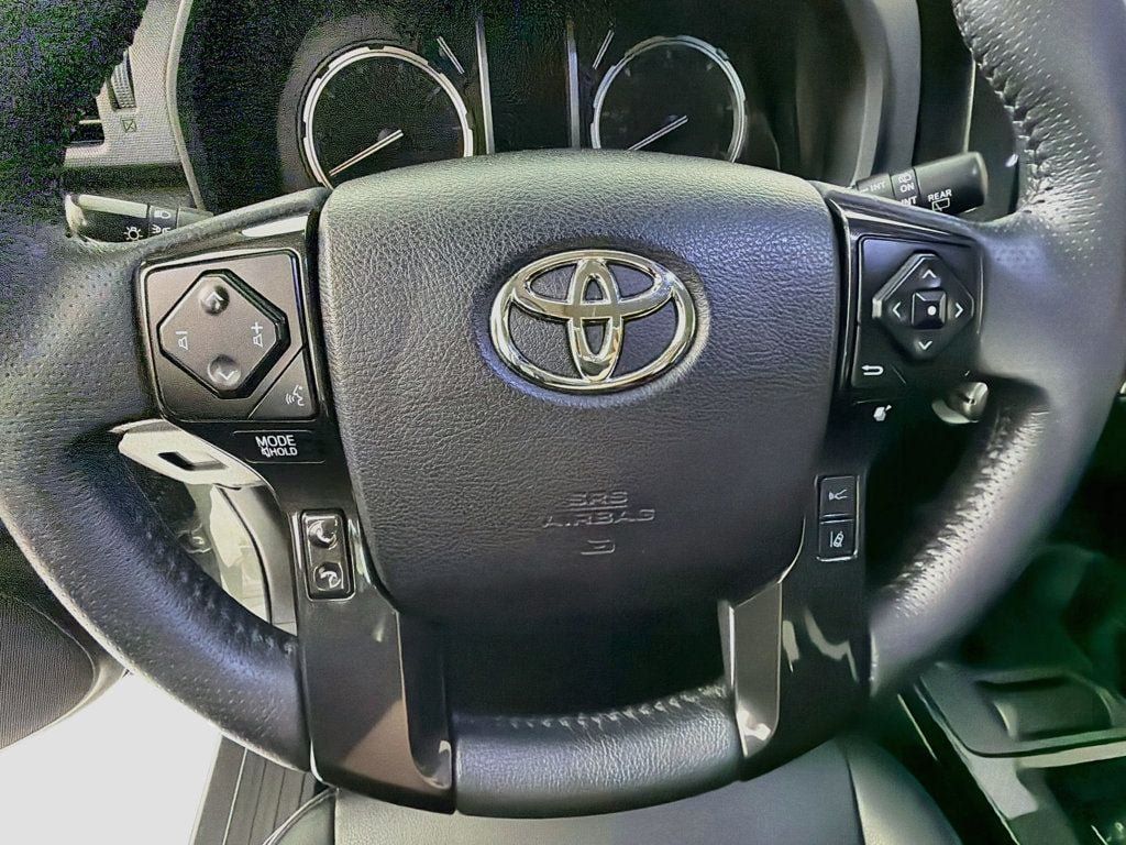 Used 2022 Toyota 4Runner TRD Off-Road Premium AWD/4WD image 11
