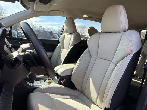 Used 2025 Subaru Ascent Premium w/ Premium Package image 10